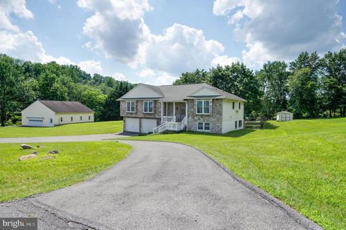 120 Miller Rd, SINKING SPRING, PA, 19608-1811 | Card Image
