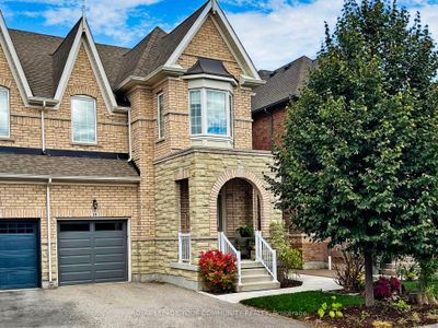 18 Oren St, Home with 3 bedrooms, 4 bathrooms and 3 parking in Kleinburg ON | Image 1