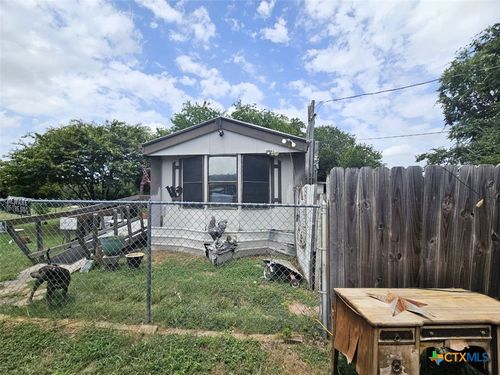 b-424 Christopher Dr, Eddy, TX, 76524-2699 | Card Image
