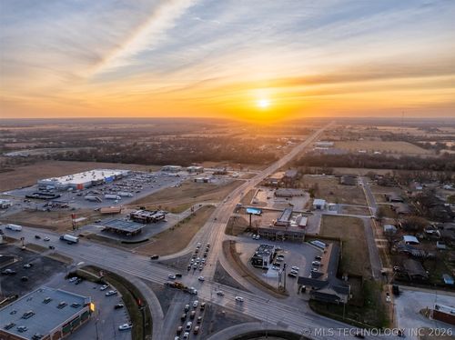 1516 W Highway 51, Wagoner, OK, 74467-4811 | Card Image