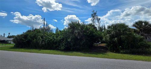 10483 Sunbury Dr, PORT CHARLOTTE, FL, 33981 | Card Image