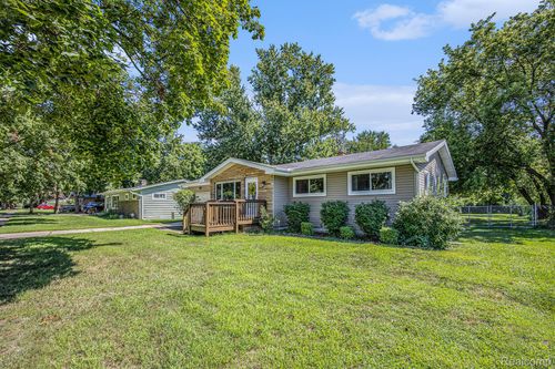231 Cheney St, Imlay City, MI, 48444-1450 | Card Image
