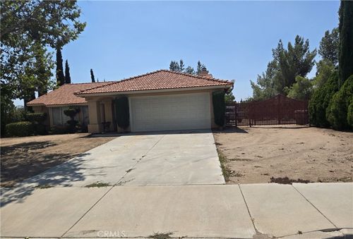 6822 11th Ave, Hesperia, CA, 92345-8575 | Card Image