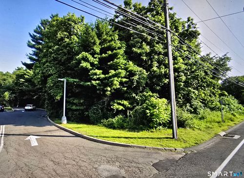 8 Old Windsor Rd, Bloomfield, CT, 06002-1313 | Card Image