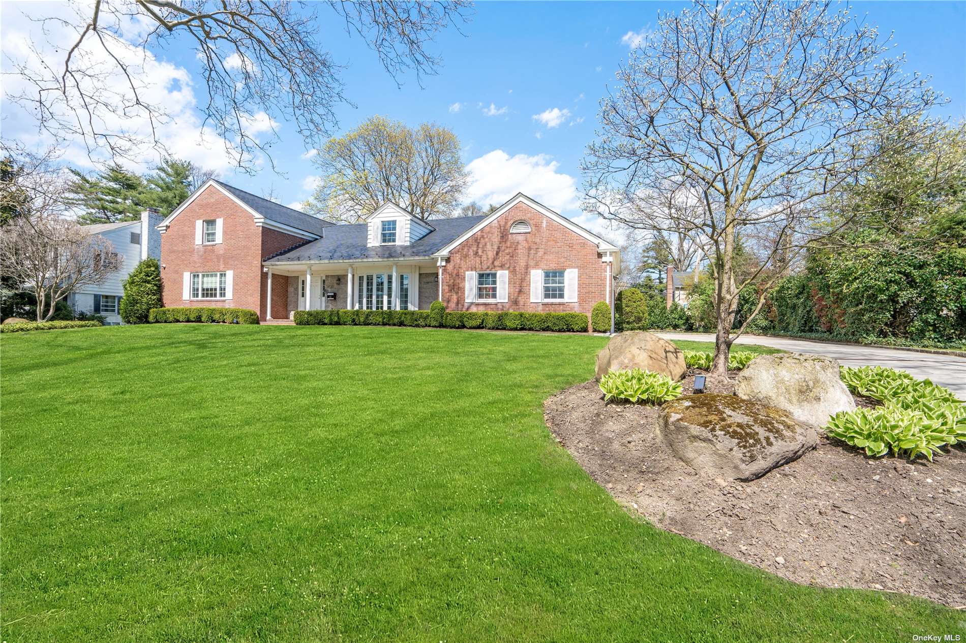Park Ave, Manhasset, NY 11030