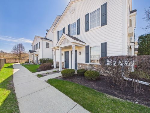 917-917 Silverstone Dr, Carpentersville, IL, 60110-1184 | Card Image