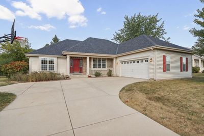 3838 E Stargrass Lane, House other with 3 bedrooms, 2 bathrooms and null parking in Oak Creek WI | Image 2