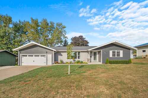 524 8th Ave Ne, Oelwein, IA, 50662-1334 | Card Image