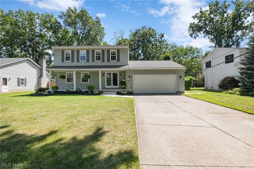 6903 Hidden Valley Dr, Amherst, OH, 44001-1933 | Card Image