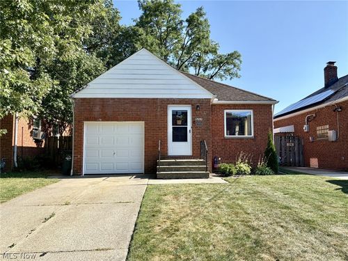 5207 Redfern Rd, Parma, OH, 44134-3579 | Card Image