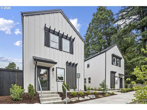 2011 Sw Moss St, Portland, OR, 97219-2607 | Card Image