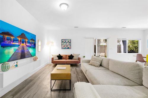 1123 Ne 23rd Ter, Pompano Beach, FL, 33062-4120 | Card Image