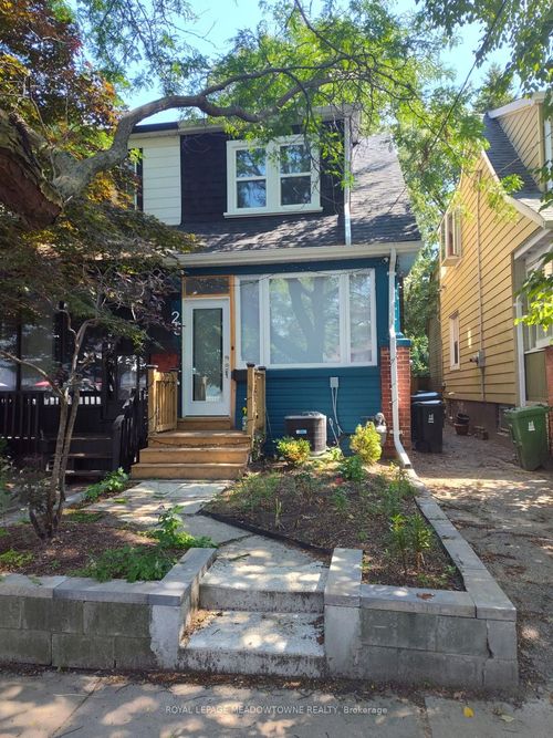 25 Copeland Ave, Toronto, ON, M4C1A9 | Card Image