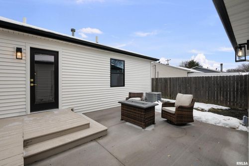 905 Wisconsin St, Le Claire, IA, 52753-9640 | Card Image