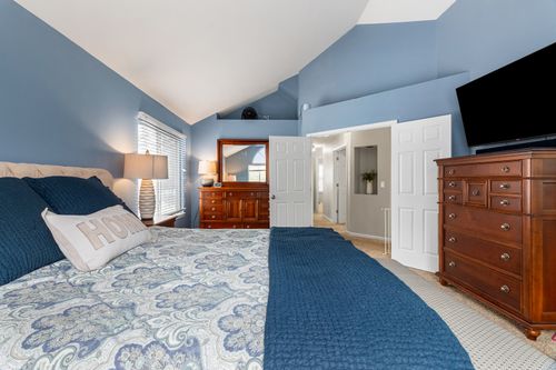 2220 N Hillcrest Ct, Round Lake Beach, IL, 60073-4017 | Card Image