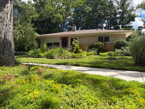 2104 S Circle Dr, Ann Arbor, MI, 48103-3439 | Card Image