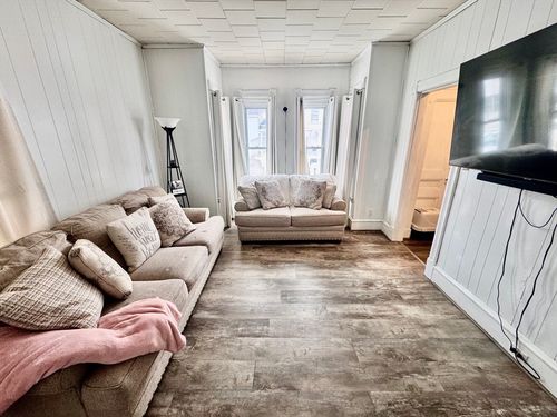 15 Barclay St, Lowell, MA, 01851-3202 | Card Image