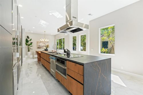 531 Stonemont Dr, Weston, FL, 33326-3550 | Card Image