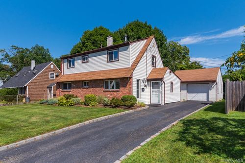 27 Collins Road, Glen Cove, NY, 11524 | Card Image