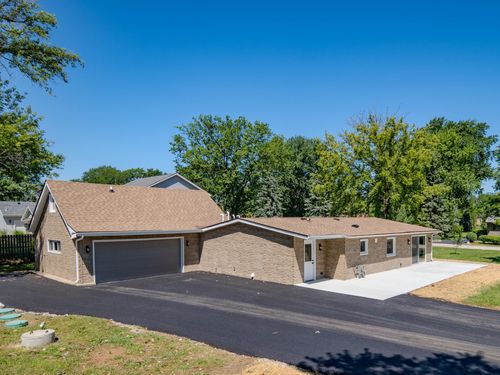 1823 E Park Pl, Arlington Heights, IL, 60004-1732 | Card Image
