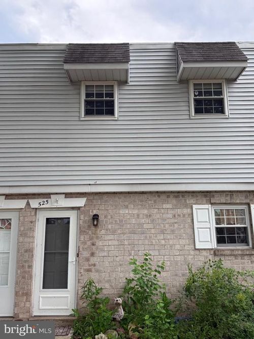 525 Village Ln, Sanatoga, PA, 19464-3017 | Card Image