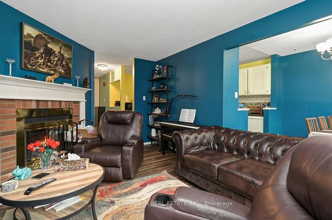 2092 Orient Park Dr, Condo with 3 bedrooms, 2 bathrooms and 1 parking in Gloucester ON | Image 4