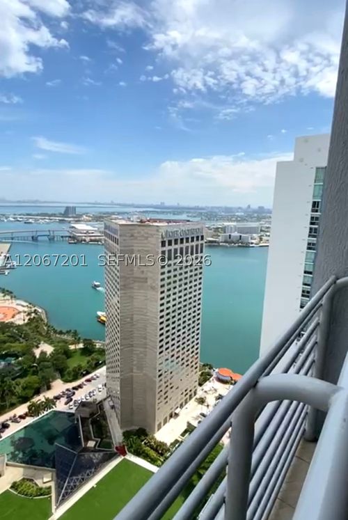 4214-325 S Biscayne Blvd, Miami, FL, 33131-2481 | Card Image