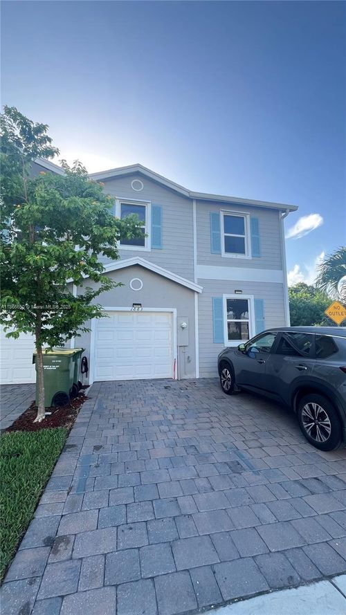 1883 Se 9th Ter, Homestead, FL, 33034-3557 | Card Image