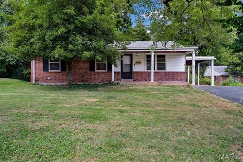 705 Palace Ct, Saint Louis, MO, 63135-1748 | Card Image