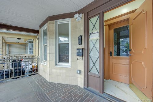 101 112th St, South Richmond Hill, NY, 11419-1818 | Card Image