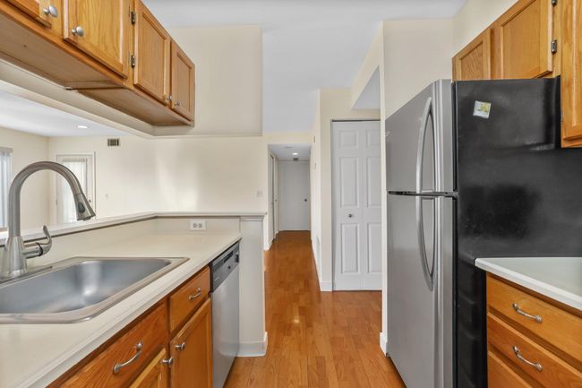 Kitchen with newer appliances | Image 8