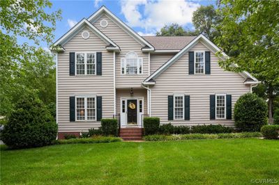 View of front facade featuring a front yard | Image 1