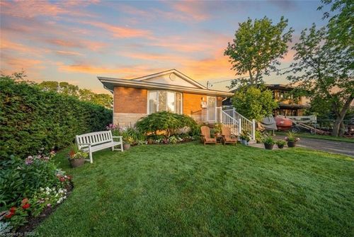 12 Paris Rd, Brantford, ON, N3R1H7 | Card Image