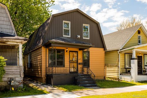 8886 Lorman St, Detroit, MI, 48214-1969 | Card Image