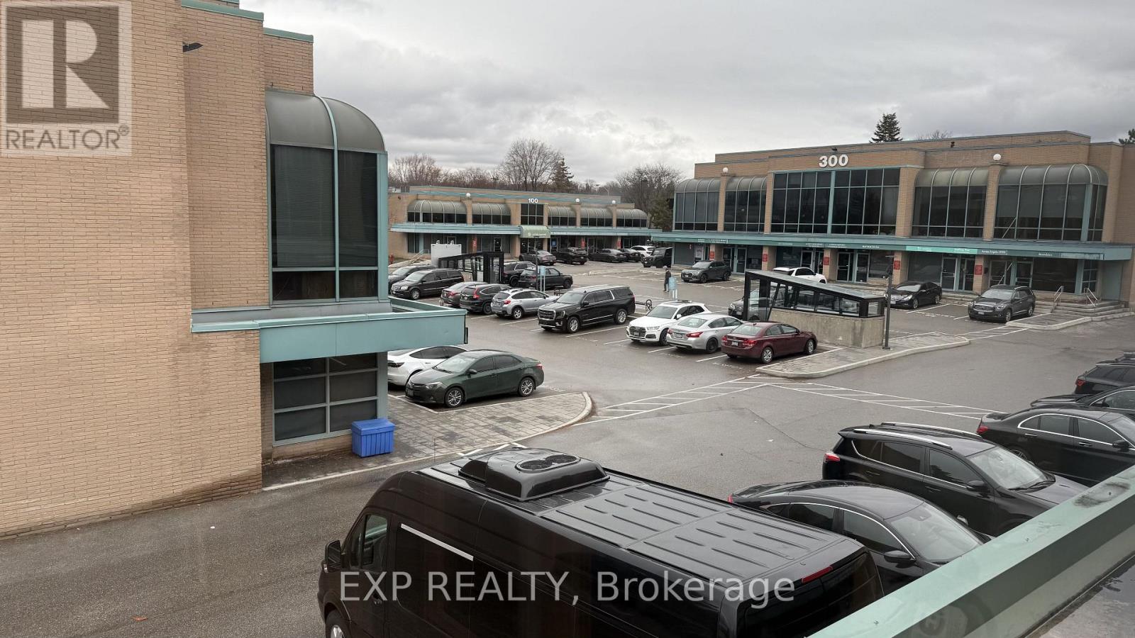 Commercial Lease in Toronto (Victoria Village) 2