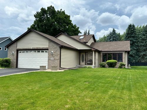 9810 Juniper St Nw, Coon Rapids, MN, 55433-5439 | Card Image