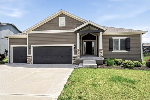 1829 Ne Riley Dr, Lees Summit, MO, 64086-4915 | Card Image