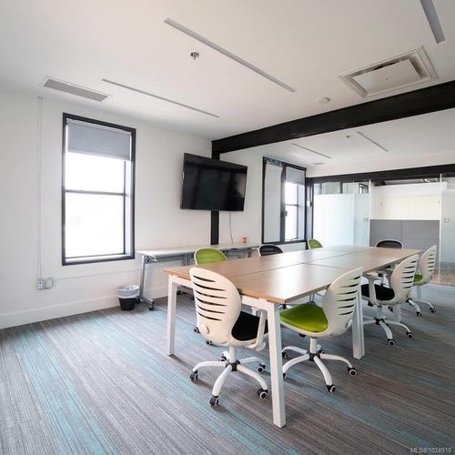 1824 Store St, Victoria, BC, V8T4R4 | Card Image