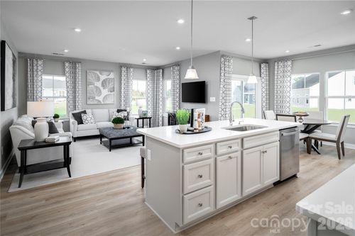 925 Hathaway St, Charlotte, NC, 28211 | Card Image