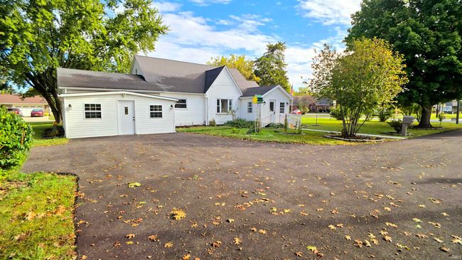1401 N Quarry Rd, House other with 5 bedrooms, 2 bathrooms and null parking in Marion IN | Image 4