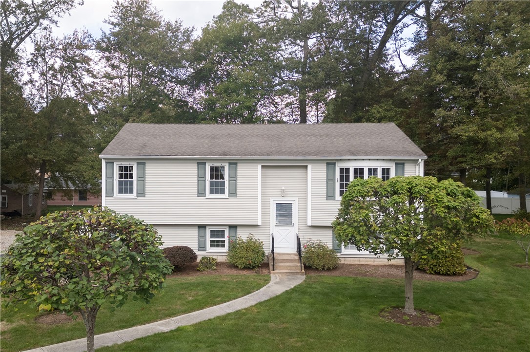 Oakridge Dr, West Warwick, RI 02893