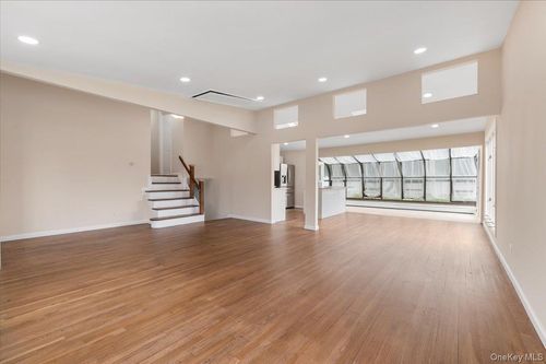 6 Nowick Ln, Smithtown, NY, 11787-1212 | Card Image