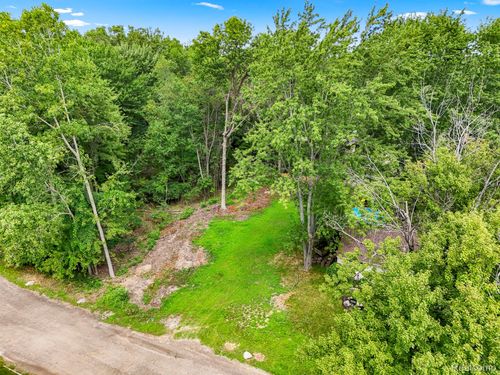 0000 Barrington St, Westland, MI, 48186 | Card Image