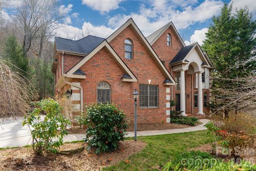 39 Windover Dr, Asheville, NC, 28803-8401 | Card Image
