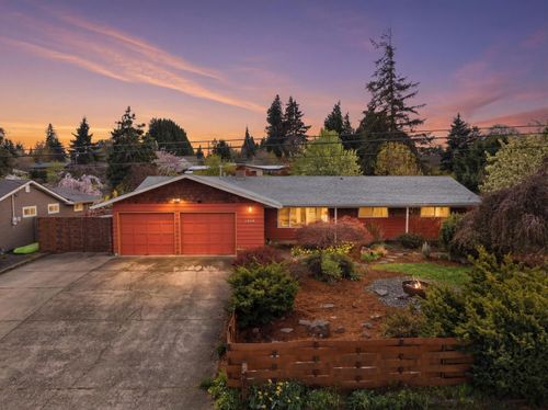 2019 Montello Avenue, Hood River, OR, 97031 | Card Image