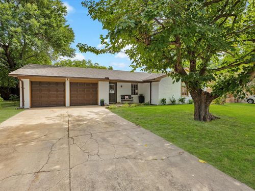 805 Keller Ave, Benbrook, TX, 76126-3537 | Card Image