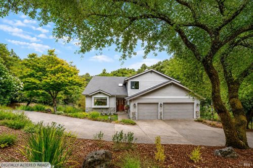 5146 Vista Grande Dr, Santa Rosa, CA, 95403-1334 | Card Image