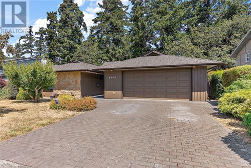 4399 Robinwood Dr, Victoria, BC, V8N5R7 | Card Image