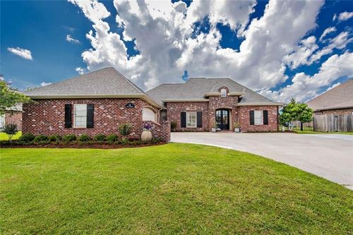 135 Bayou Lafourche Dr, Thibodaux, LA, 70301-1617 | Card Image