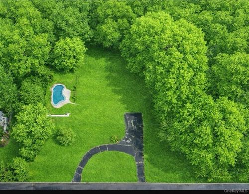 17 Briarwood Ln, Suffern, NY, 10901-3601 | Card Image